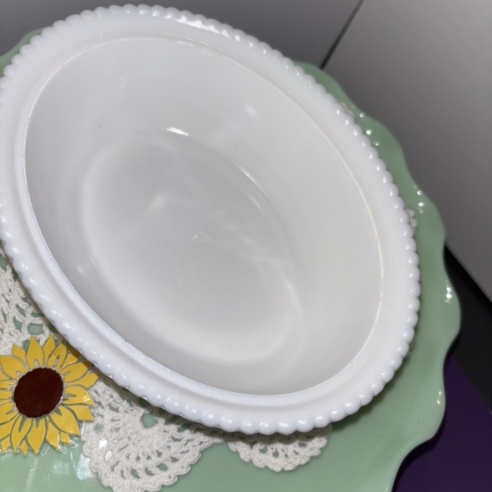 Westmoreland White Milk Glass Large Hen On Nest Hand Painted With Glass Eyes - Picture 7 of 10